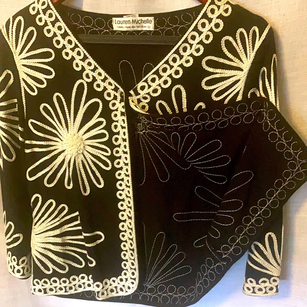 Lauren Michelle 🌺small size, black and white beautiful sweater.
